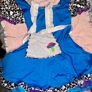 Adult Couples Mad Hatter & Alice in Wonderland costumes (comes together)